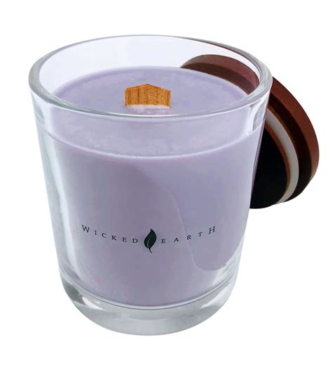 WoodWick Candle .